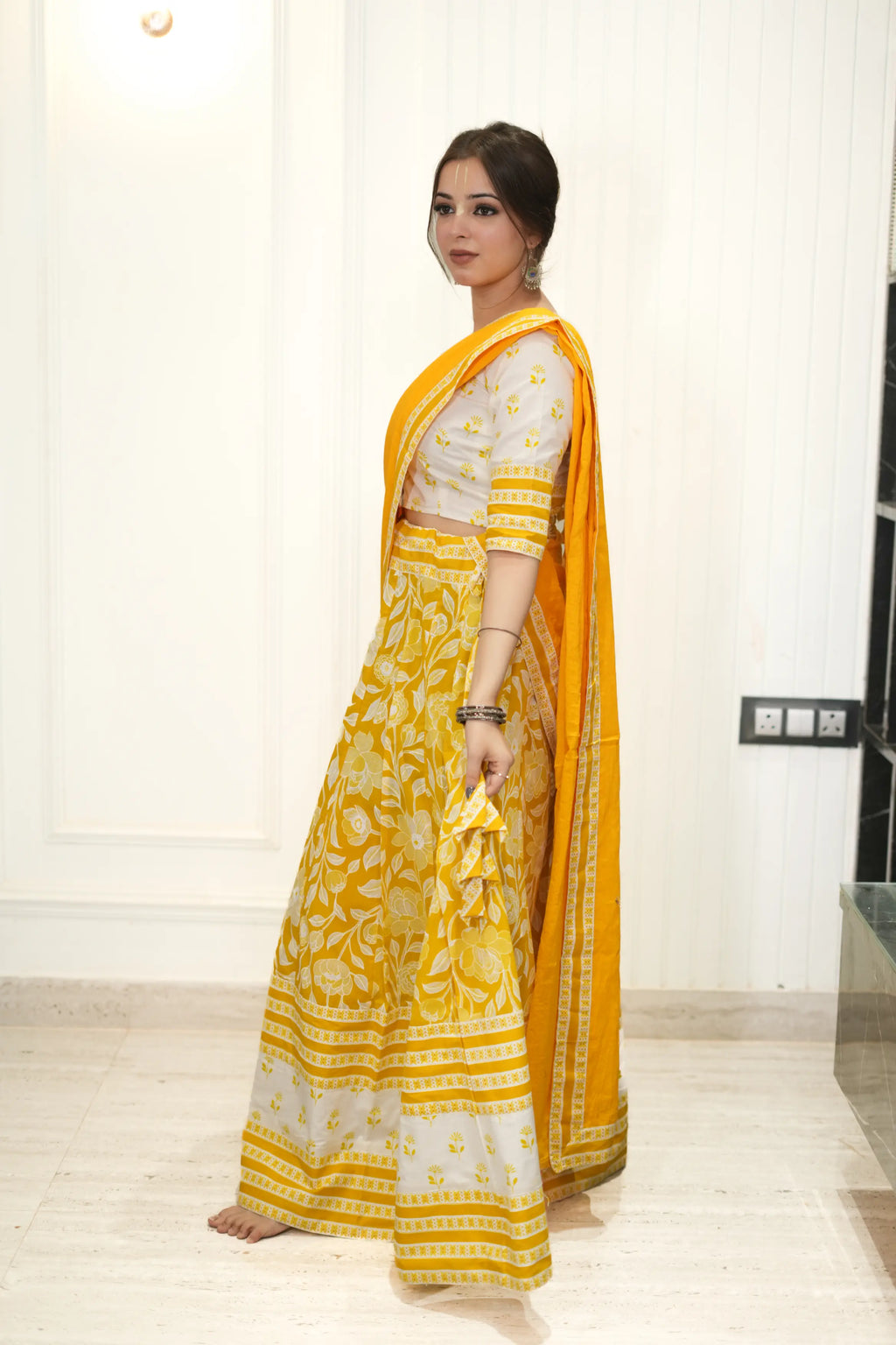 Kutumb Peetambara Leher Gopi Dress