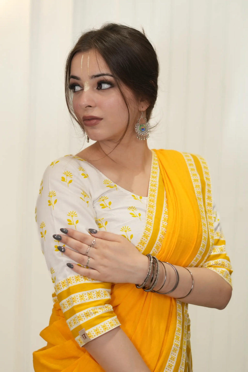 Kutumb Peetambara Leher Gopi Dress