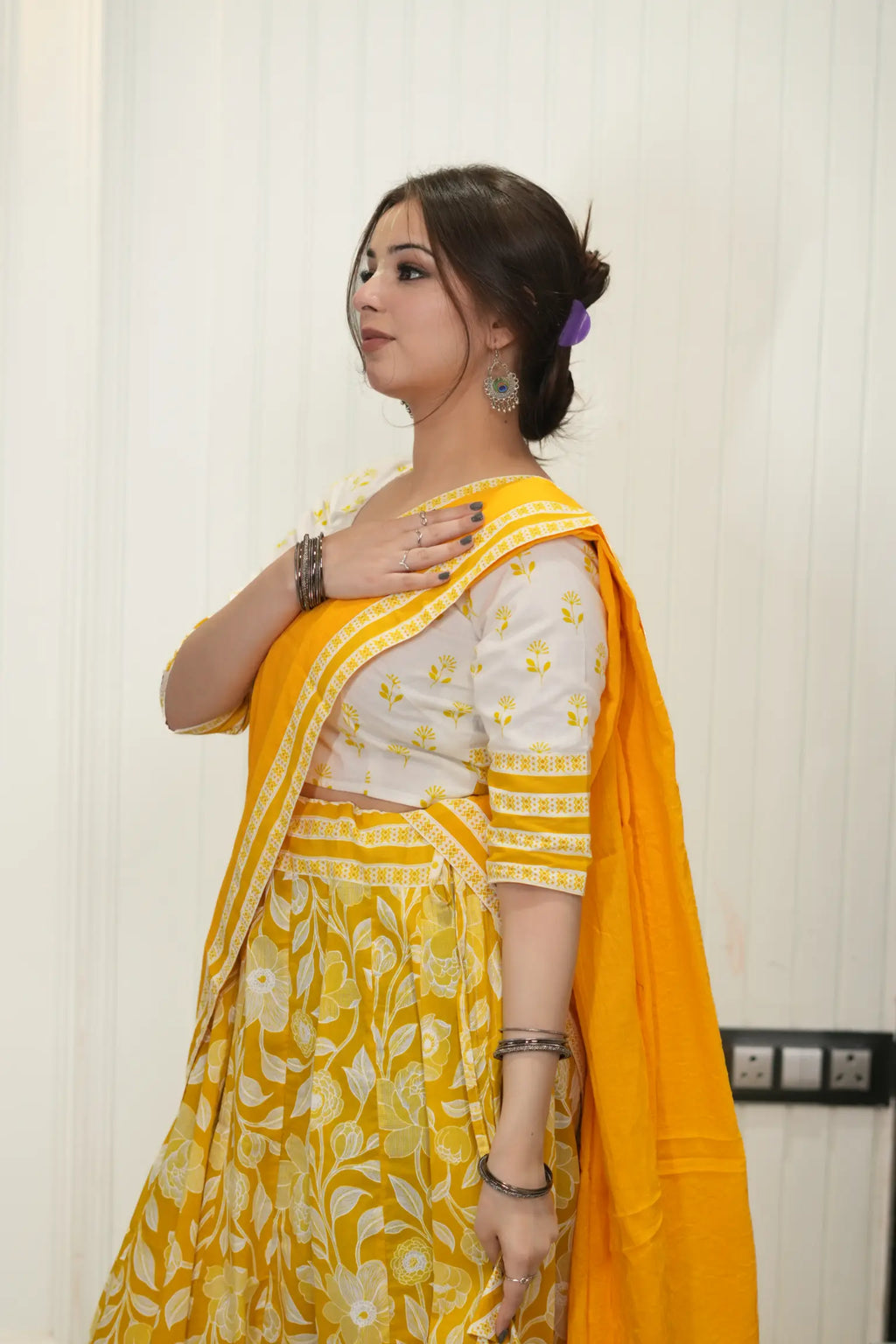 Kutumb Peetambara Leher Gopi Dress