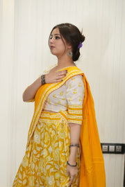 Kutumb Peetambara Leher Gopi Dress